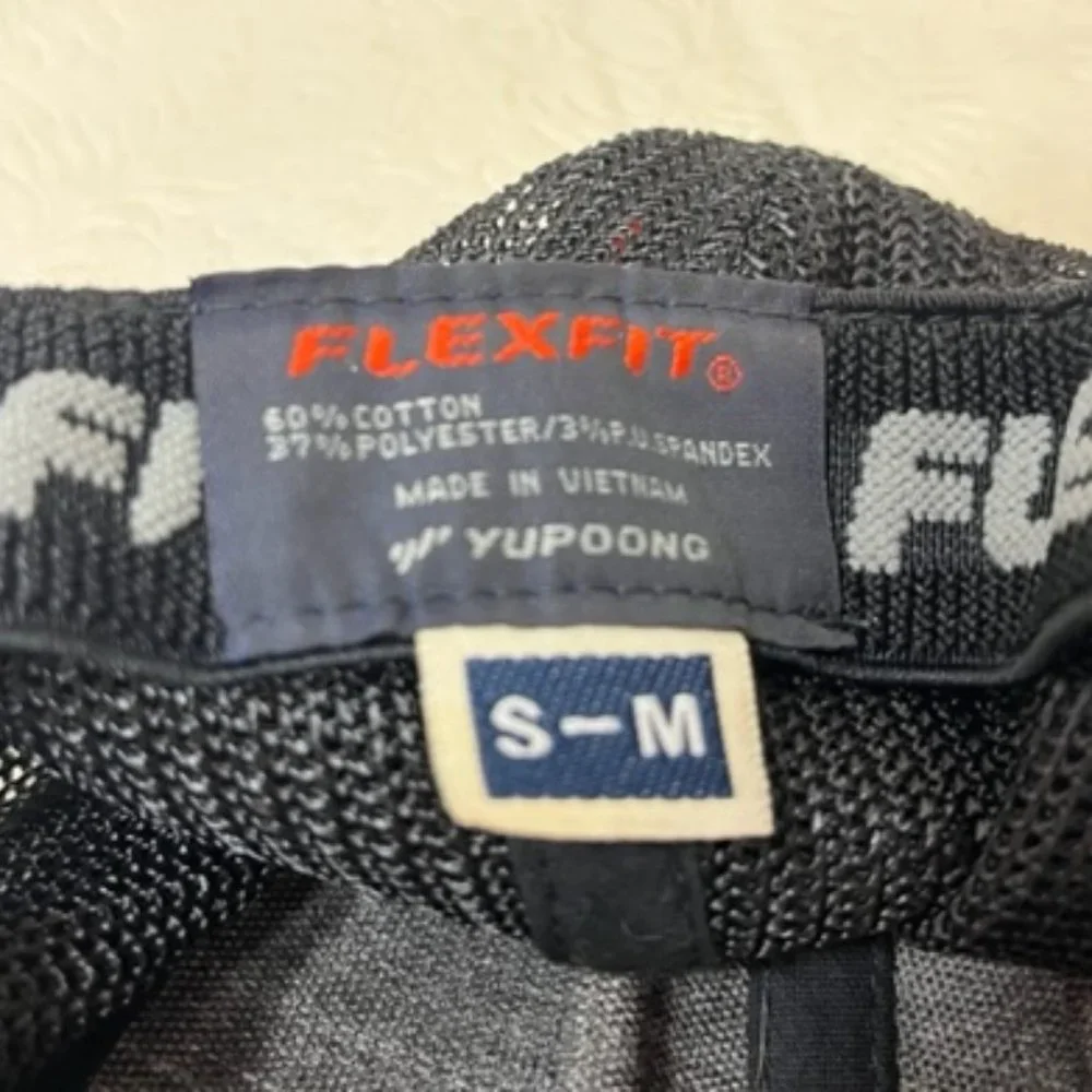 Travis Mathew Golf Cap Hat Flexfit Stretch Black S/M - Picture 9 of 9